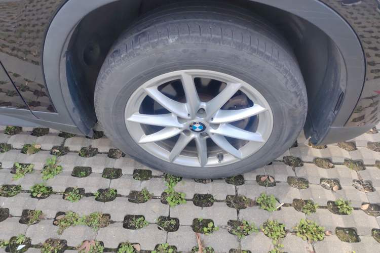 Used BMW X1 2018 sDrive18Li Fashion Model Right Front Wheel Hub