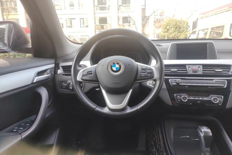 Used BMW X1 2018 sDrive18Li Fashion Model Steering Wheel