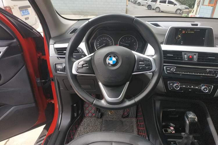Used BMW X1 2018 sDrive18Li Fashion Model Steering Wheel