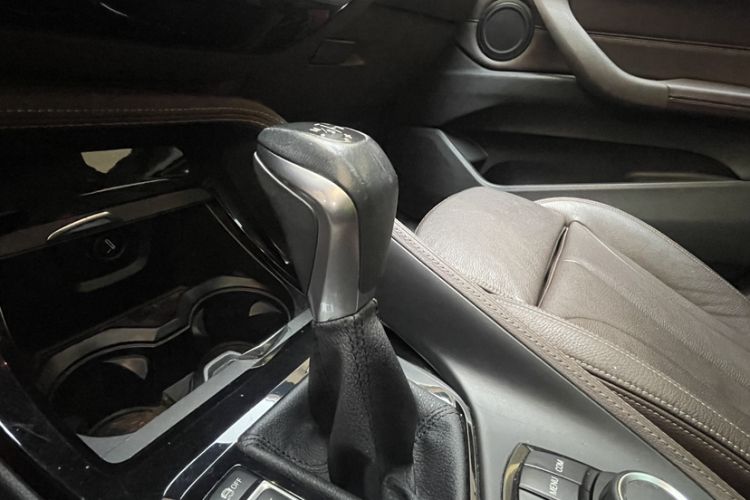 Used BMW X1 2018 sDrive18Li Luxury Model Gear Lever