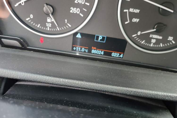 Used BMW X1 2018 sDrive20Li Leading Model Odometer Close Up