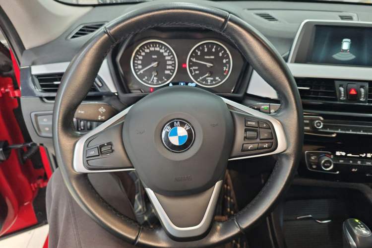 Used BMW X1 2018 sDrive18Li Fashion Model Steering Wheel