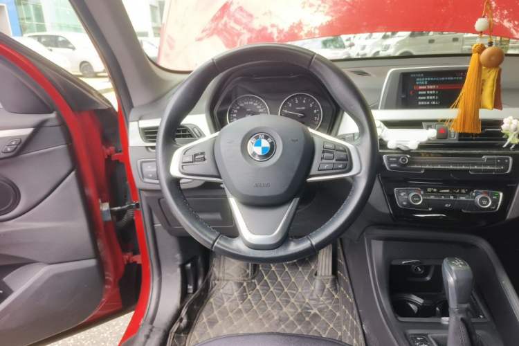 Used BMW X1 2018 sDrive18Li Fashion Model Steering Wheel