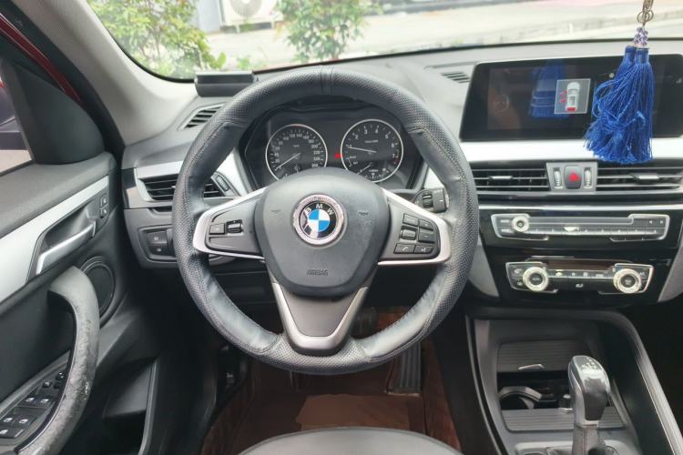 Used BMW X1 2018 sDrive18Li Fashion Model Steering Wheel