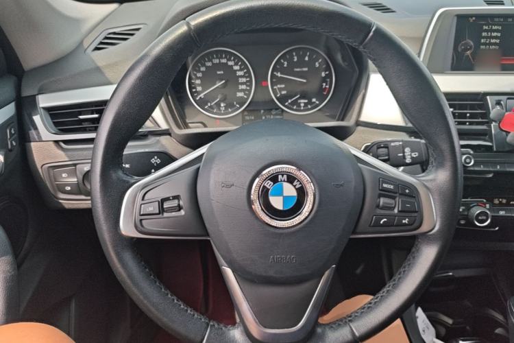 Used BMW X1 2018 sDrive18Li Fashion Model Steering Wheel