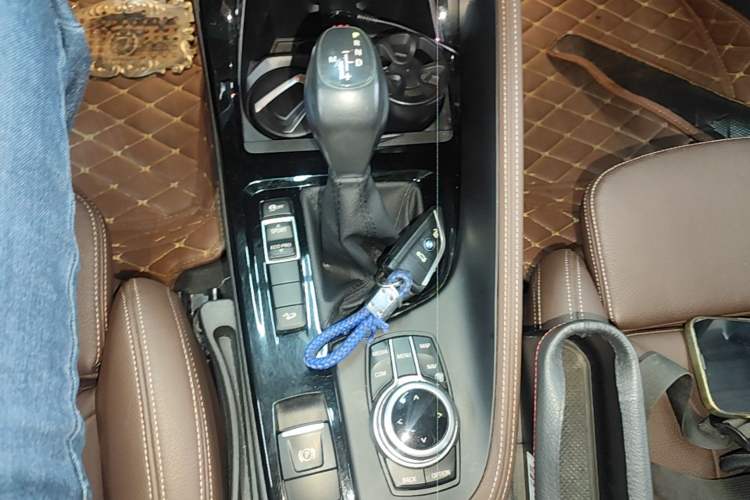 Used BMW X1 2018 xDrive20Li Luxury Edition Gear Lever