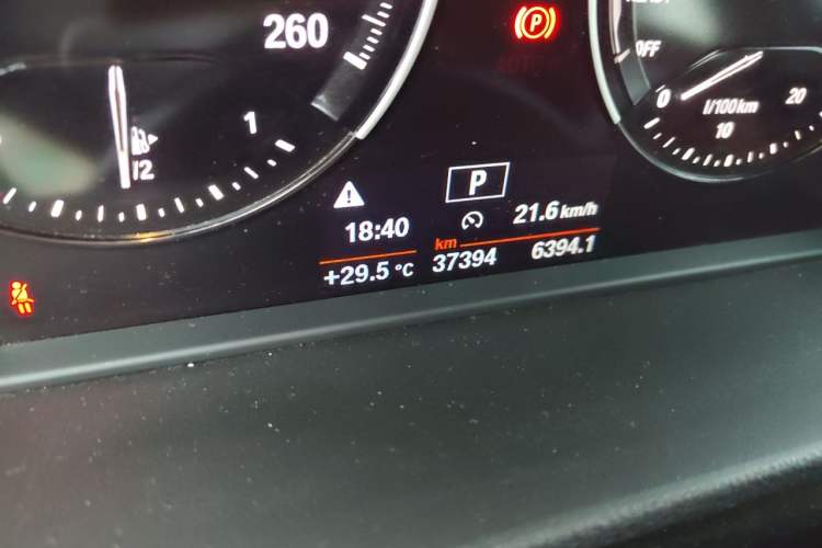 Used BMW X1 2018 sDrive20Li Leading Model Odometer Close Up
