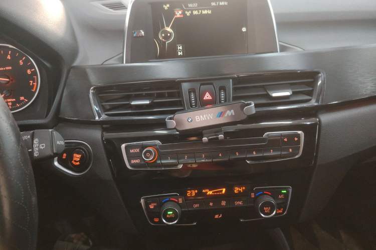 Used BMW X1 2018 sDrive18Li Fashion Model Audio And AC Panel