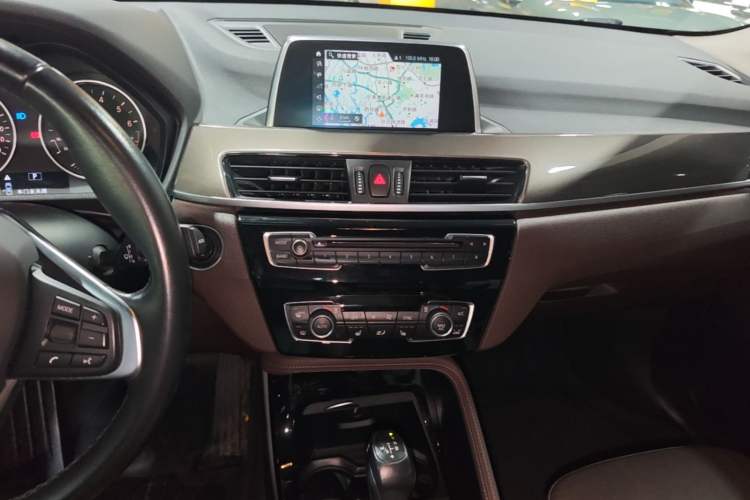 Used BMW X1 2018 xDrive20Li Luxury Edition Audio And AC Panel