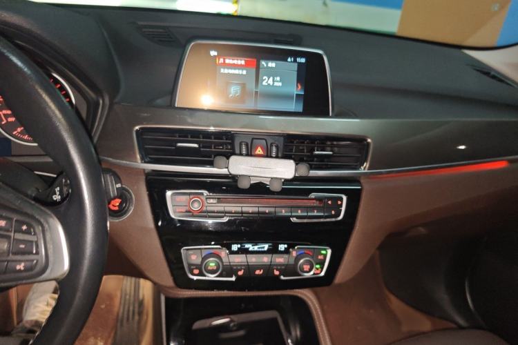 Used BMW X1 2018 xDrive20Li Luxury Edition Audio And AC Panel