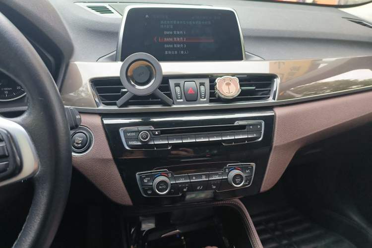 Used BMW X1 2018 xDrive20Li Luxury Edition Audio And AC Panel