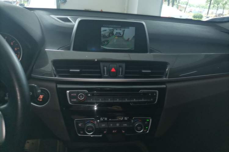 Used BMW X1 2018 xDrive20Li Luxury Edition Audio And AC Panel