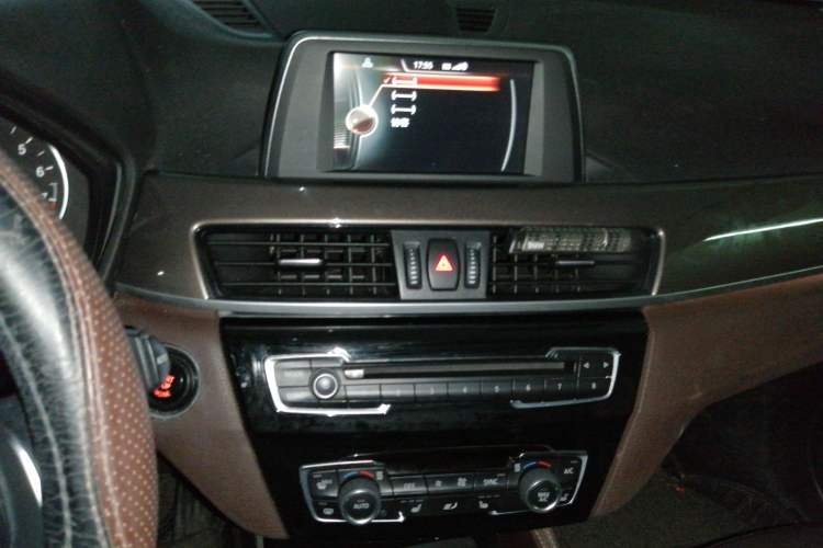Used BMW X1 2018 xDrive20Li Luxury Edition Audio And AC Panel