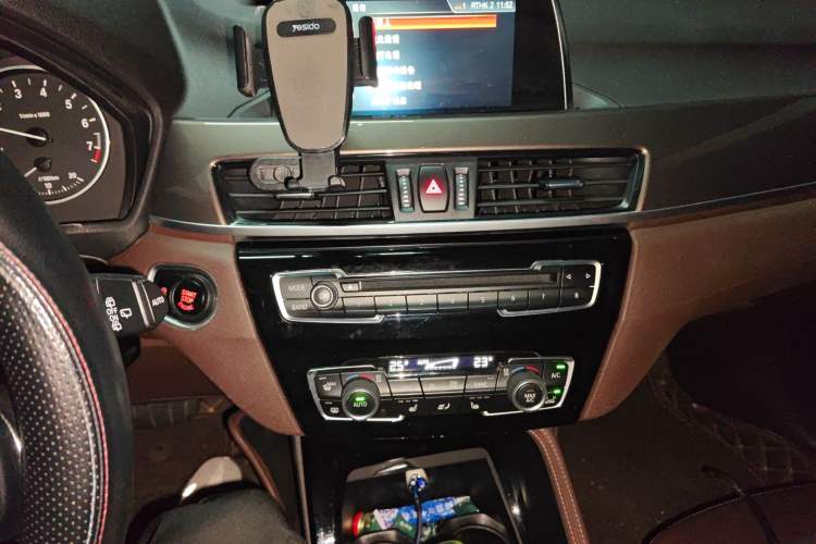 Used BMW X1 2018 xDrive20Li Luxury Edition Audio And AC Panel