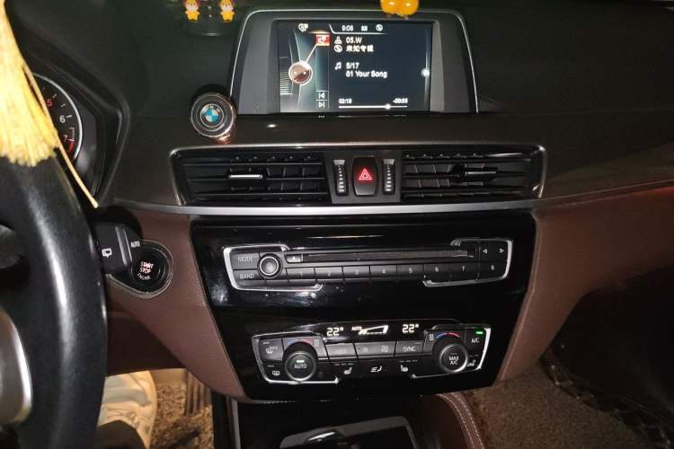 Used BMW X1 2018 xDrive20Li Luxury Edition Audio And AC Panel