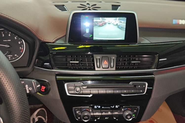 Used BMW X1 2018 xDrive20Li Luxury Edition Audio And AC Panel