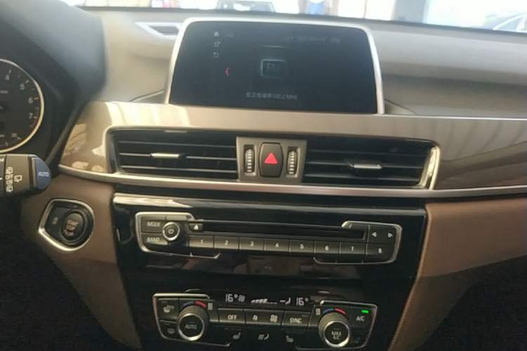 Used BMW X1 2018 xDrive20Li Luxury Edition Audio And AC Panel