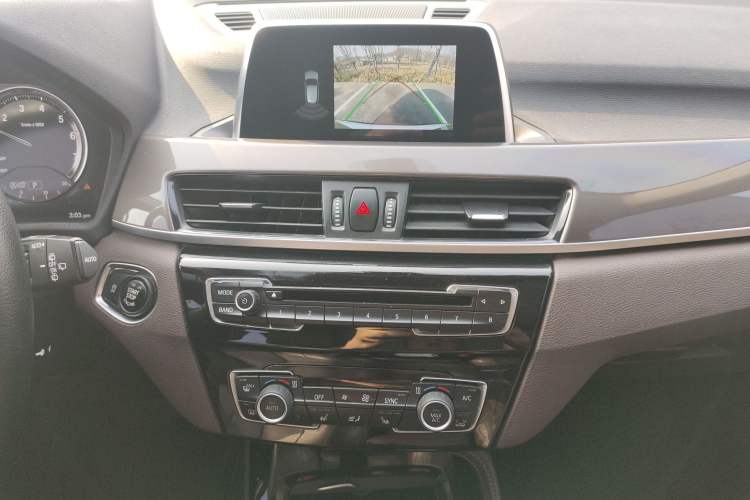 Used BMW X1 2018 xDrive20Li Luxury Edition Audio And AC Panel