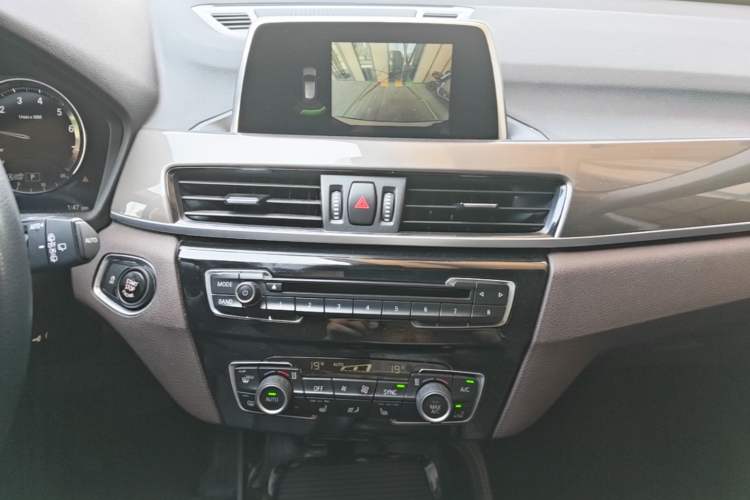 Used BMW X1 2018 xDrive20Li Luxury Edition Audio And AC Panel