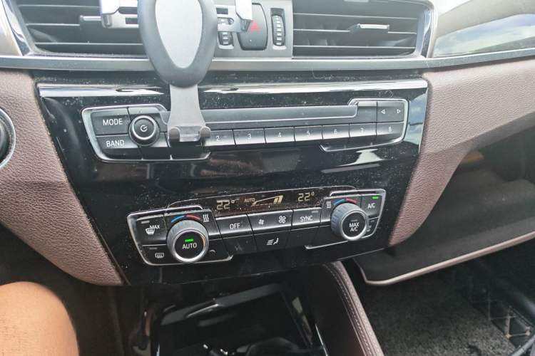 Used BMW X1 2018 sDrive18Li Luxury Model Audio And AC Panel