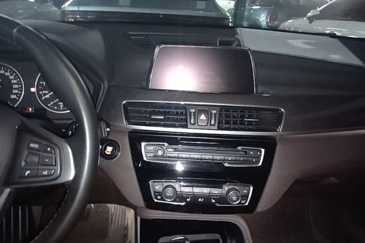Used BMW X1 2018 xDrive20Li Luxury Edition Audio And AC Panel