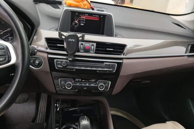 Used BMW X1 2018 sDrive18Li Luxury Model Audio And AC Panel