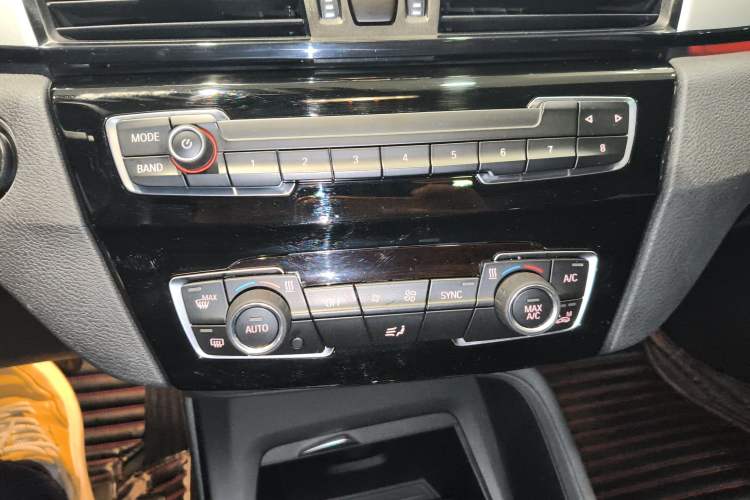 Used BMW X1 2018 sDrive20Li Leading Model Audio And AC Panel