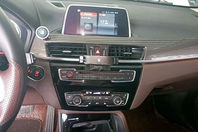 Used BMW X1 2018 xDrive20Li Luxury Edition Audio And AC Panel
