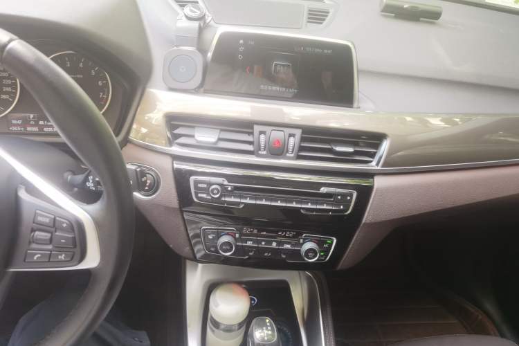 Used BMW X1 2018 xDrive20Li Luxury Model Audio And AC Panel