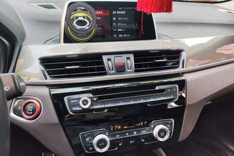 Used BMW X1 2018 xDrive20Li Luxury Edition Audio And AC Panel