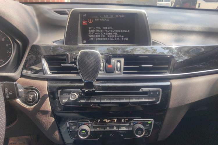 Used BMW X1 2018 xDrive20Li Luxury Edition Audio And AC Panel