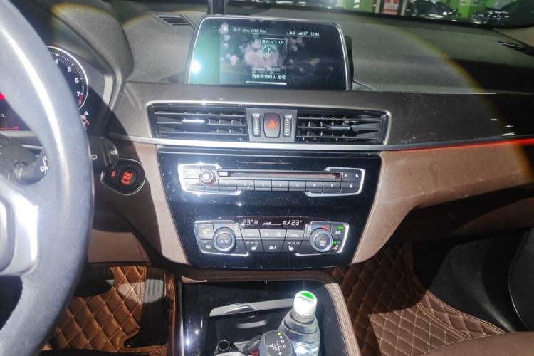 Used BMW X1 2018 xDrive20Li Luxury Edition Audio And AC Panel