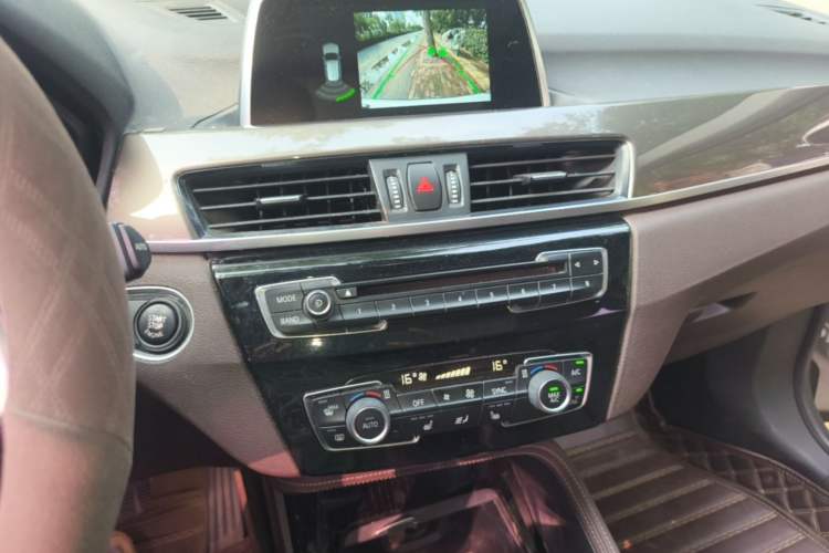Used BMW X1 2018 xDrive20Li Luxury Edition Audio And AC Panel