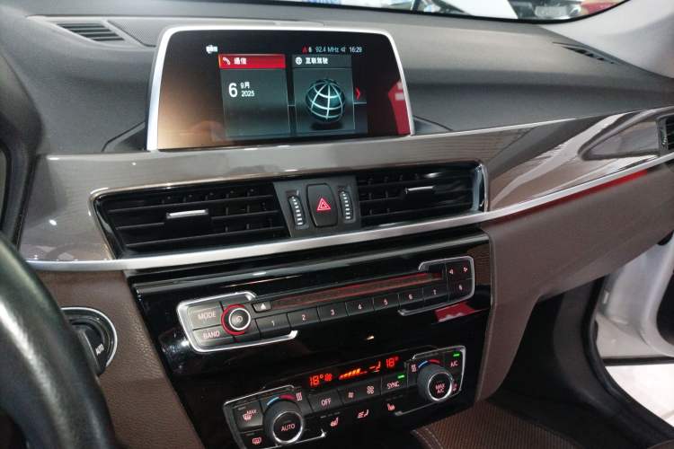 Used BMW X1 2018 xDrive20Li Luxury Edition Audio And AC Panel