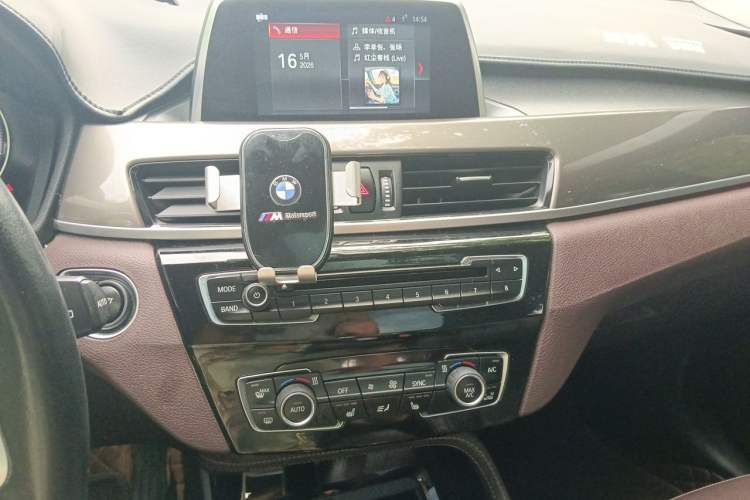 Used BMW X1 2018 xDrive20Li Luxury Edition Audio And AC Panel