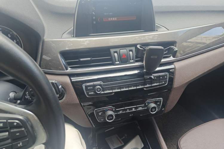 Used BMW X1 2018 sDrive18Li Luxury Model Audio And AC Panel