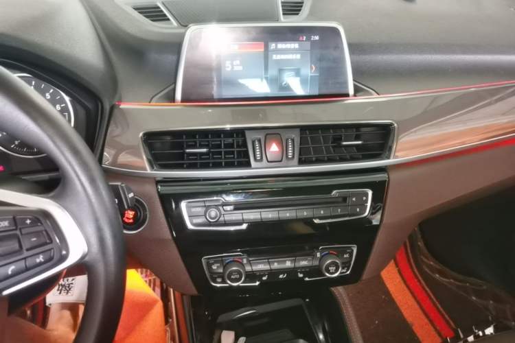 Used BMW X1 2018 xDrive20Li Luxury Edition Audio And AC Panel