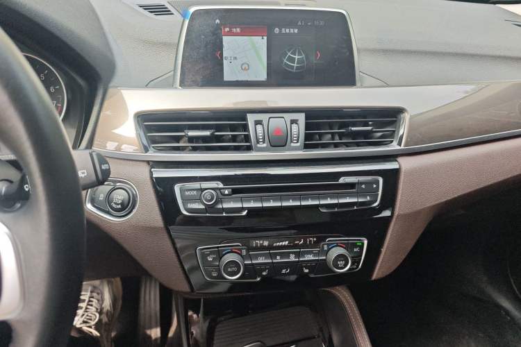 Used BMW X1 2018 xDrive20Li Luxury Edition Audio And AC Panel