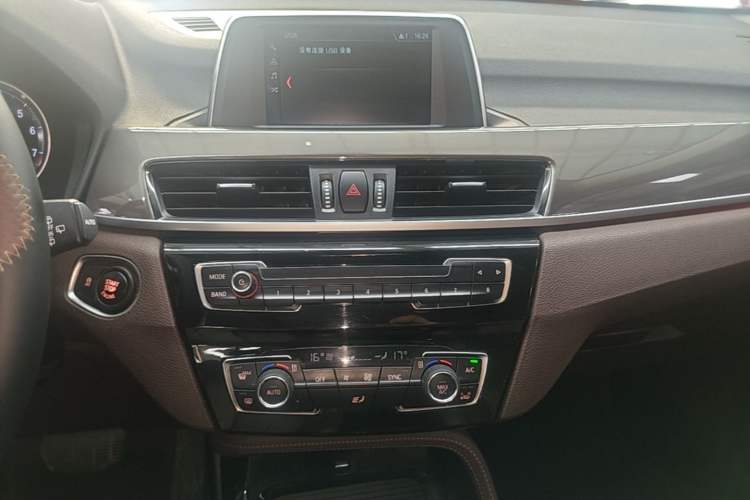 Used BMW X1 2018 sDrive18Li Luxury Model Audio And AC Panel