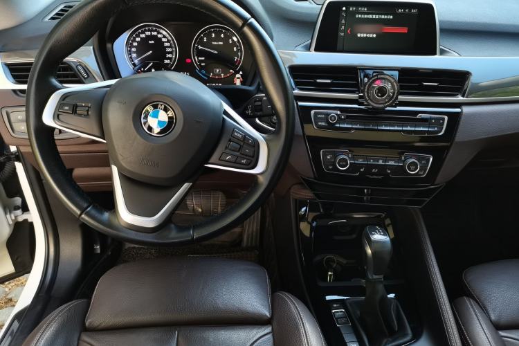 Used BMW X1 2018 xDrive20Li Luxury Edition Center Console