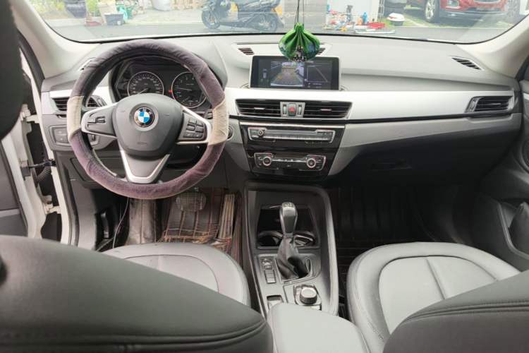 Used BMW X1 2018 sDrive20Li Leading Model Center Console