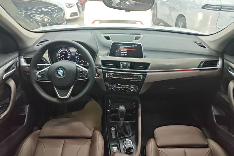 Used BMW X1 2018 xDrive20Li Luxury Edition Center Console