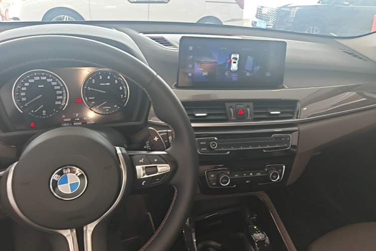 Used BMW X1 2018 sDrive18Li Luxury Model Center Console