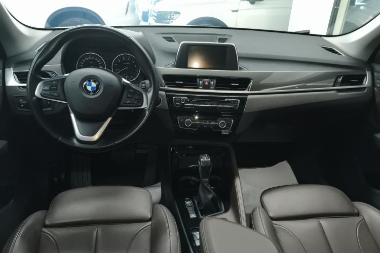 Used BMW X1 2018 xDrive20Li Luxury Edition Center Console