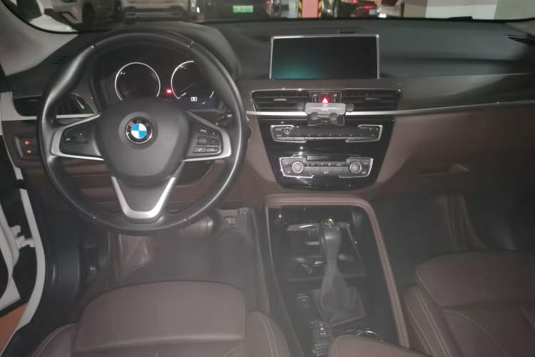 Used BMW X1 2018 xDrive20Li Luxury Edition Center Console