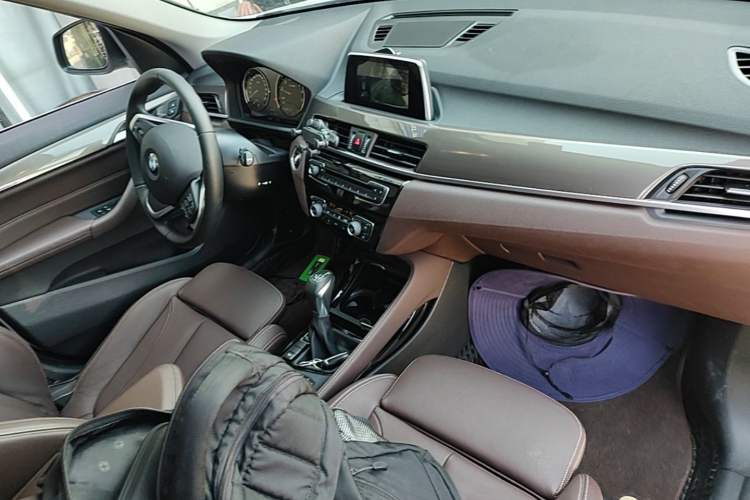 Used BMW X1 2018 xDrive20Li Luxury Edition Center Console