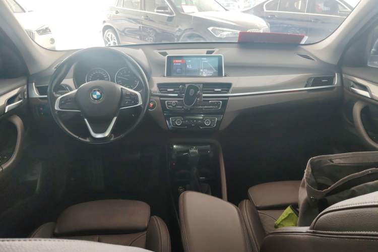 Used BMW X1 2018 sDrive18Li Luxury Model Center Console