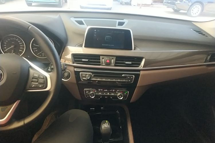 Used BMW X1 2018 xDrive20Li Luxury Edition Center Console