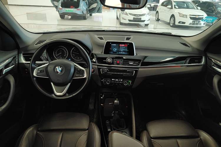 Used BMW X1 2018 xDrive20Li Luxury Edition Center Console