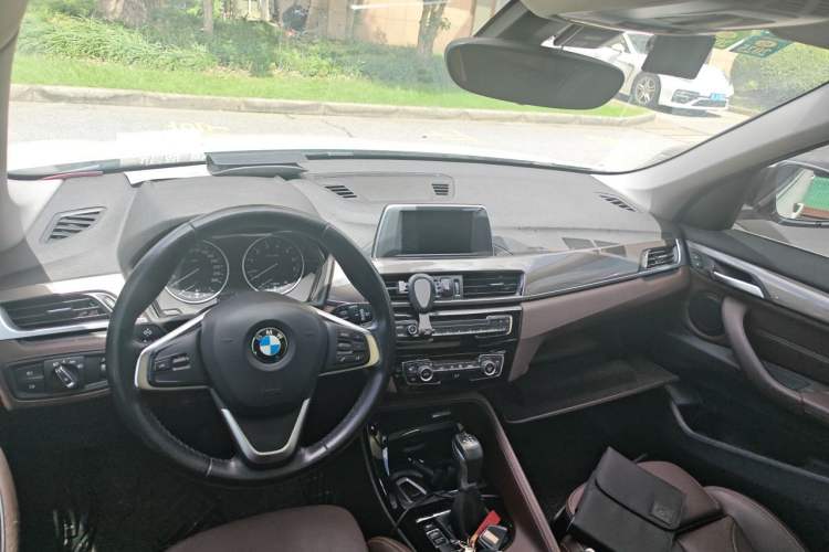 Used BMW X1 2018 sDrive18Li Luxury Model Center Console